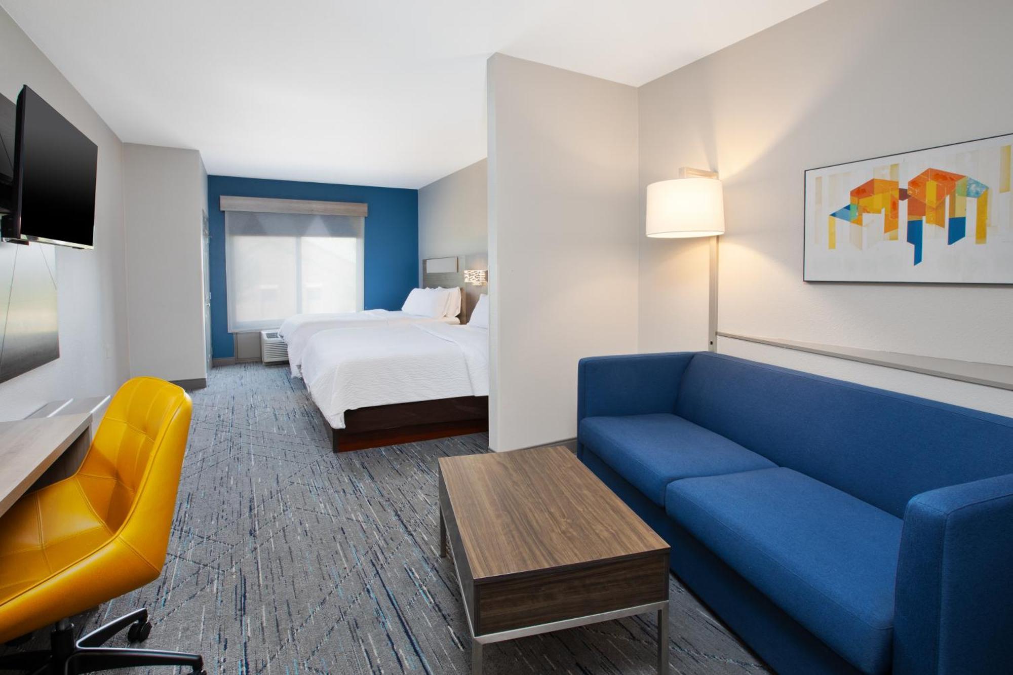 Holiday Inn Express & Suites Milwaukee Nw - Park Place By Ihg Екстериор снимка